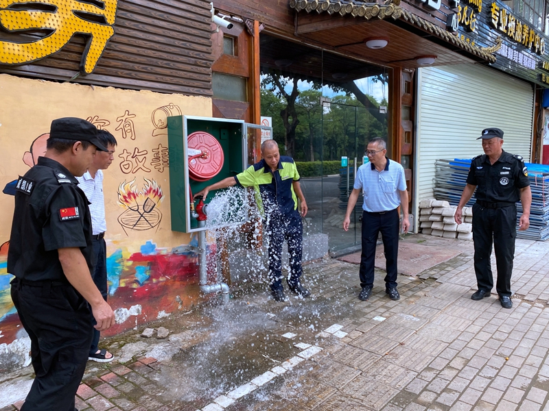 邕州老街酒吧廊整改后设施完善.jpg